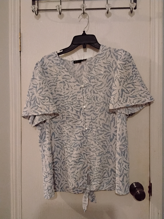 Adrienne Vittadini Tops - Adrienne Vittadini White and Light Blue Leaf-Print Tie-Front Blouse